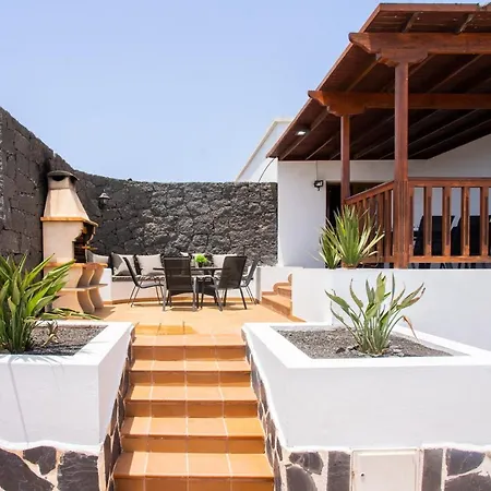 Valeria With Private Heated Pool Hot Tub And Childrens Play Area Villa Playa Blanca (Lanzarote)