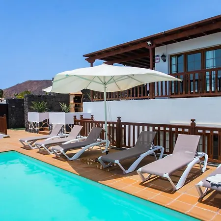 Valeria With Private Heated Pool Hot Tub And Childrens Play Area Playa Blanca (Lanzarote)