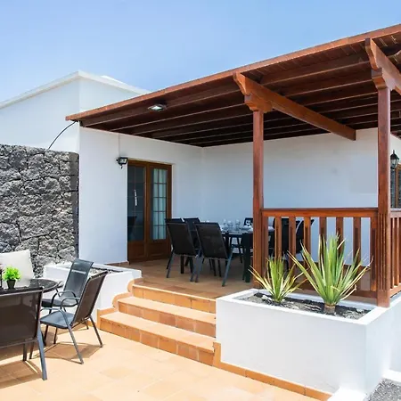 Valeria With Private Heated Pool Hot Tub And Childrens Play Area * Playa Blanca (Lanzarote)
