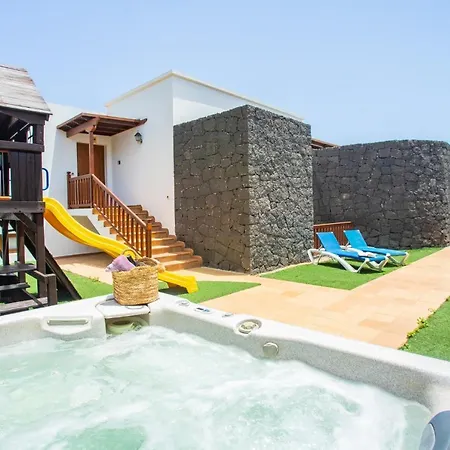Valeria With Private Heated Pool Hot Tub And Childrens Play Area Vila
