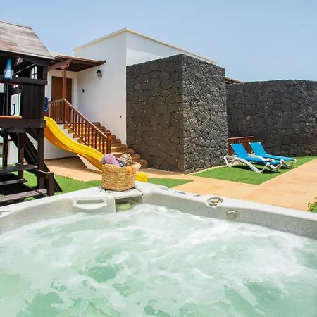 Vila Valeria With Private Heated Pool Hot Tub And Childrens Play Area Playa Blanca (Lanzarote)